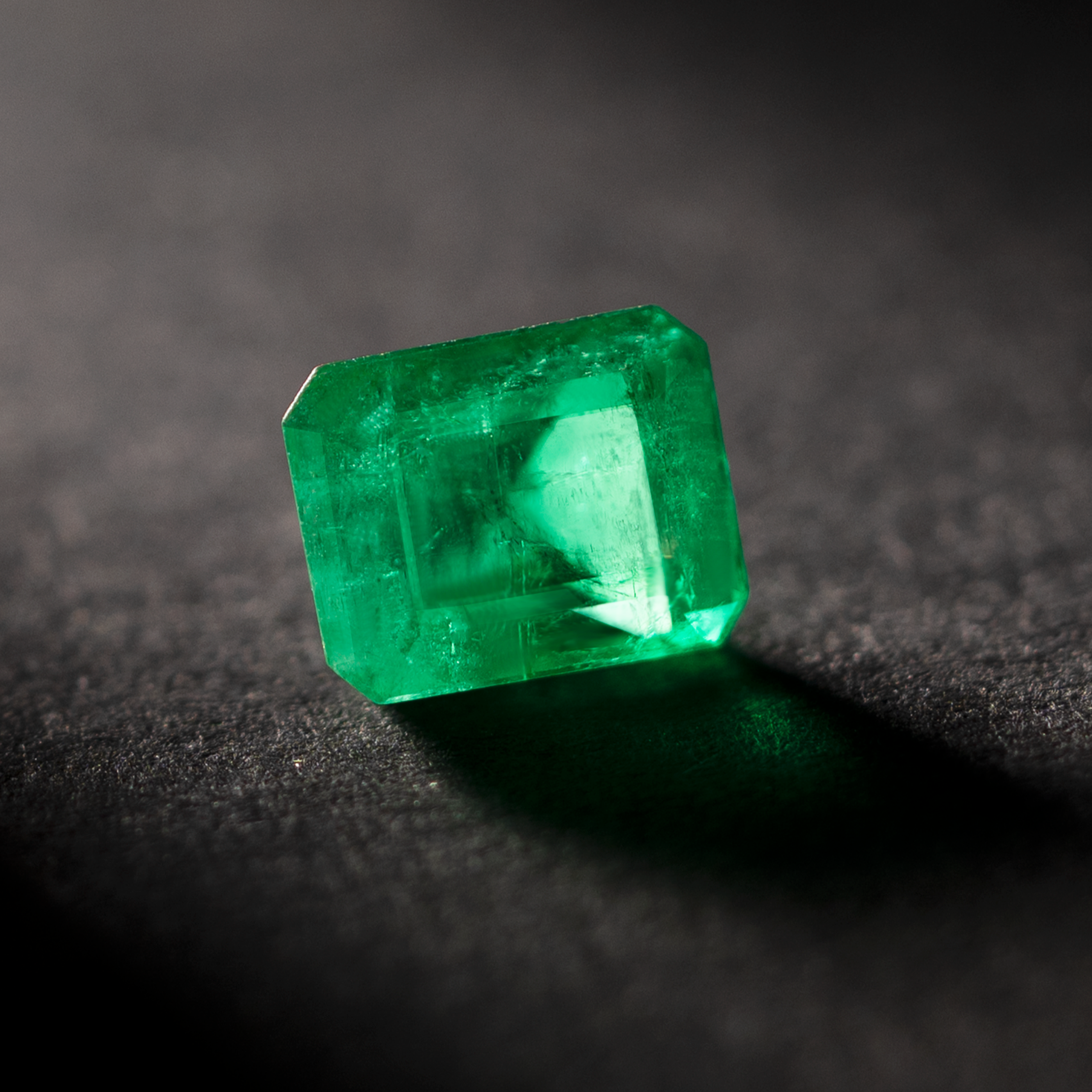 Rectangular Natural Emerald Gemstone Muzo Vivid Green 1.62 CT