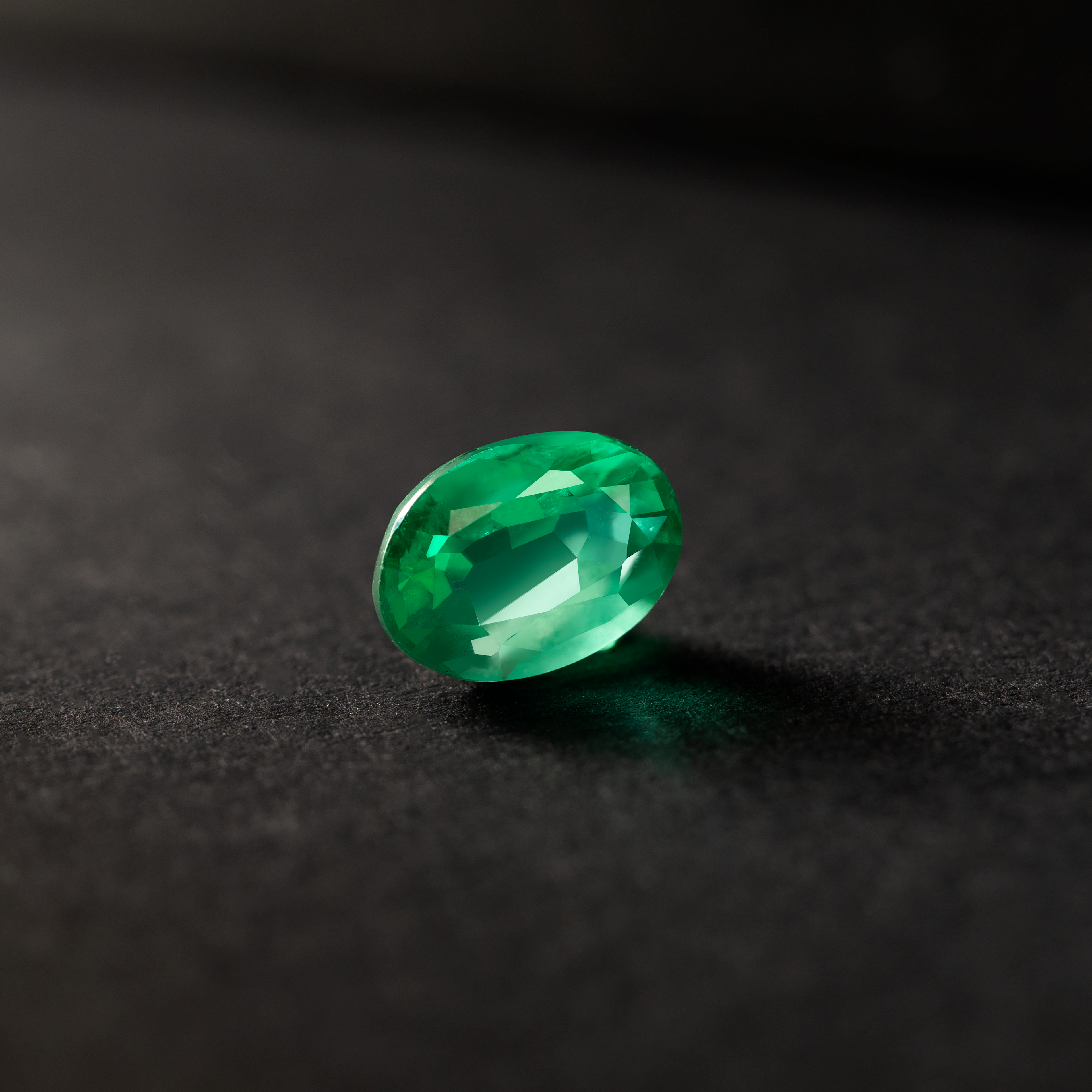 Oval Natural Colored Gemstone Muzo Green Emerald 0.82CT