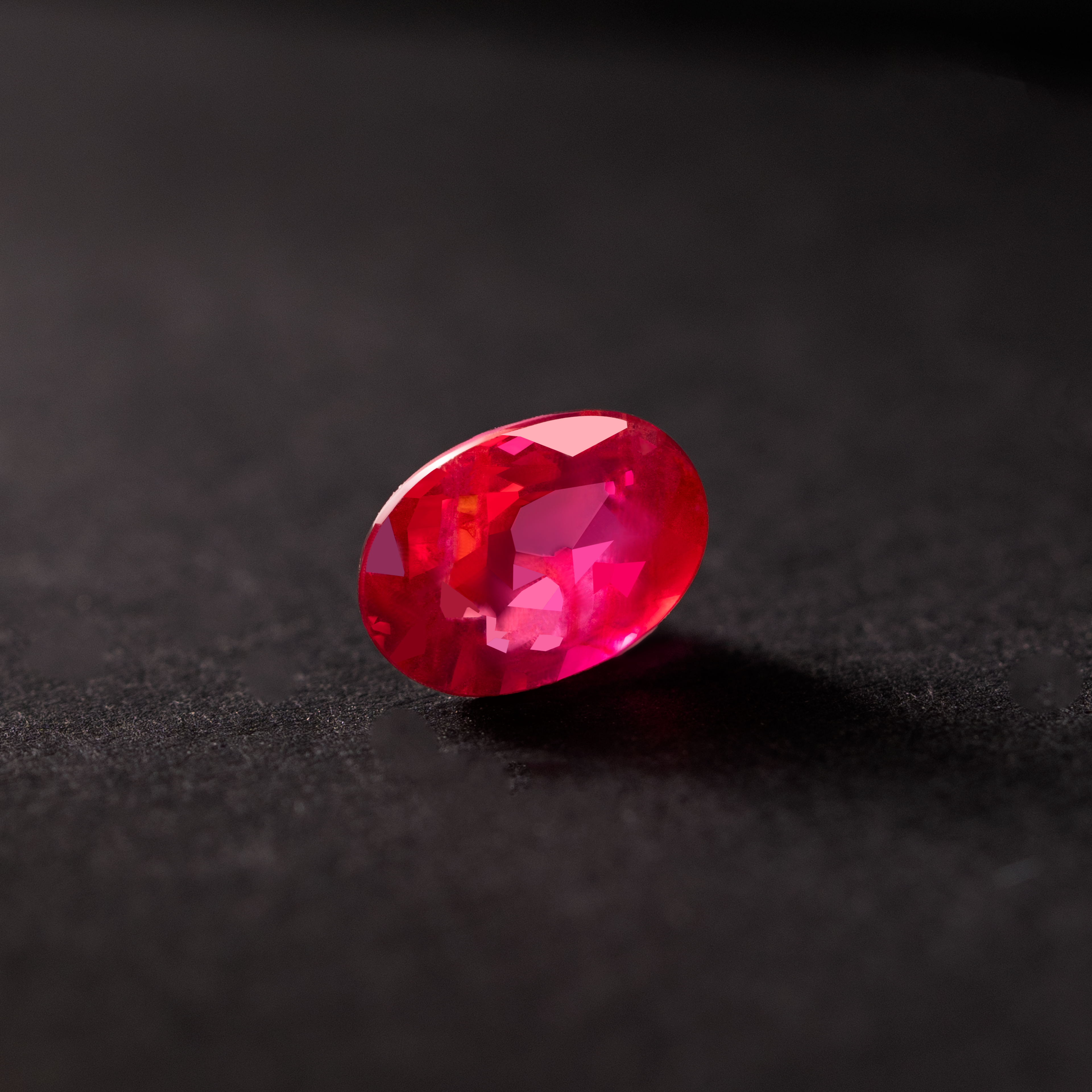 Oval Natural Colored Gemstone Unheated Pigeon Blood Red Ruby 1.09CT