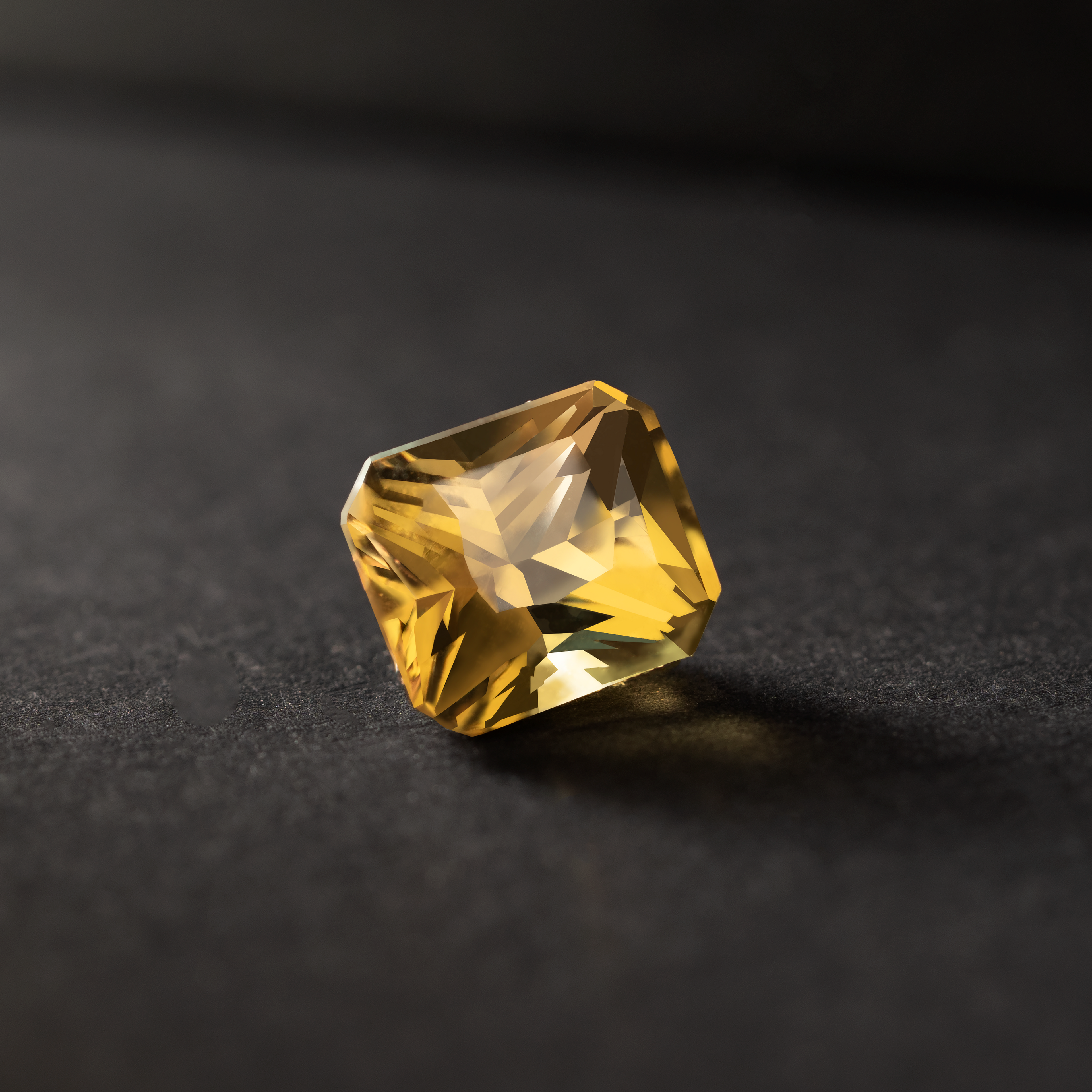 Emerald Natural Colored Gemstone Yellow-green Sapphire 3.21 CT
