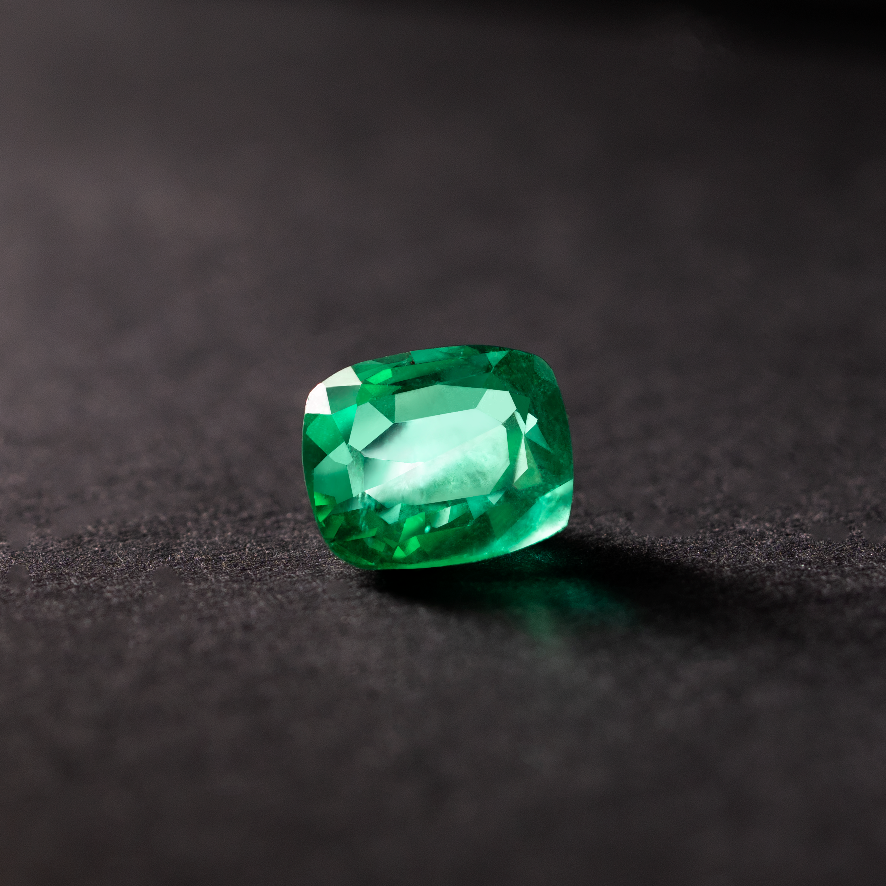 Cushion Natural Colored Gemstone Emerald 0.86 CT