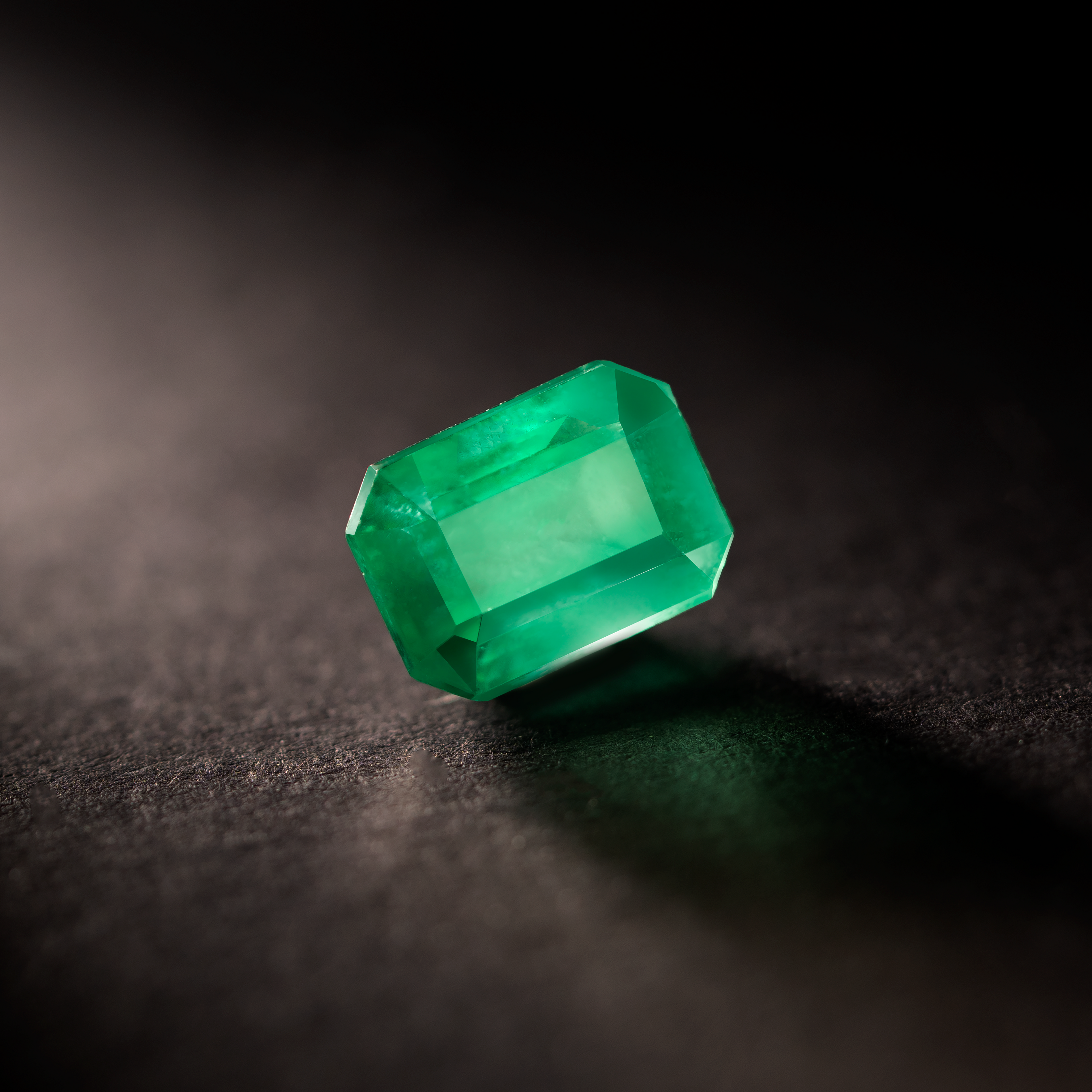 Emerald-cut Natural Colored Gemstone Muzo Green Emerald 2.85 CT