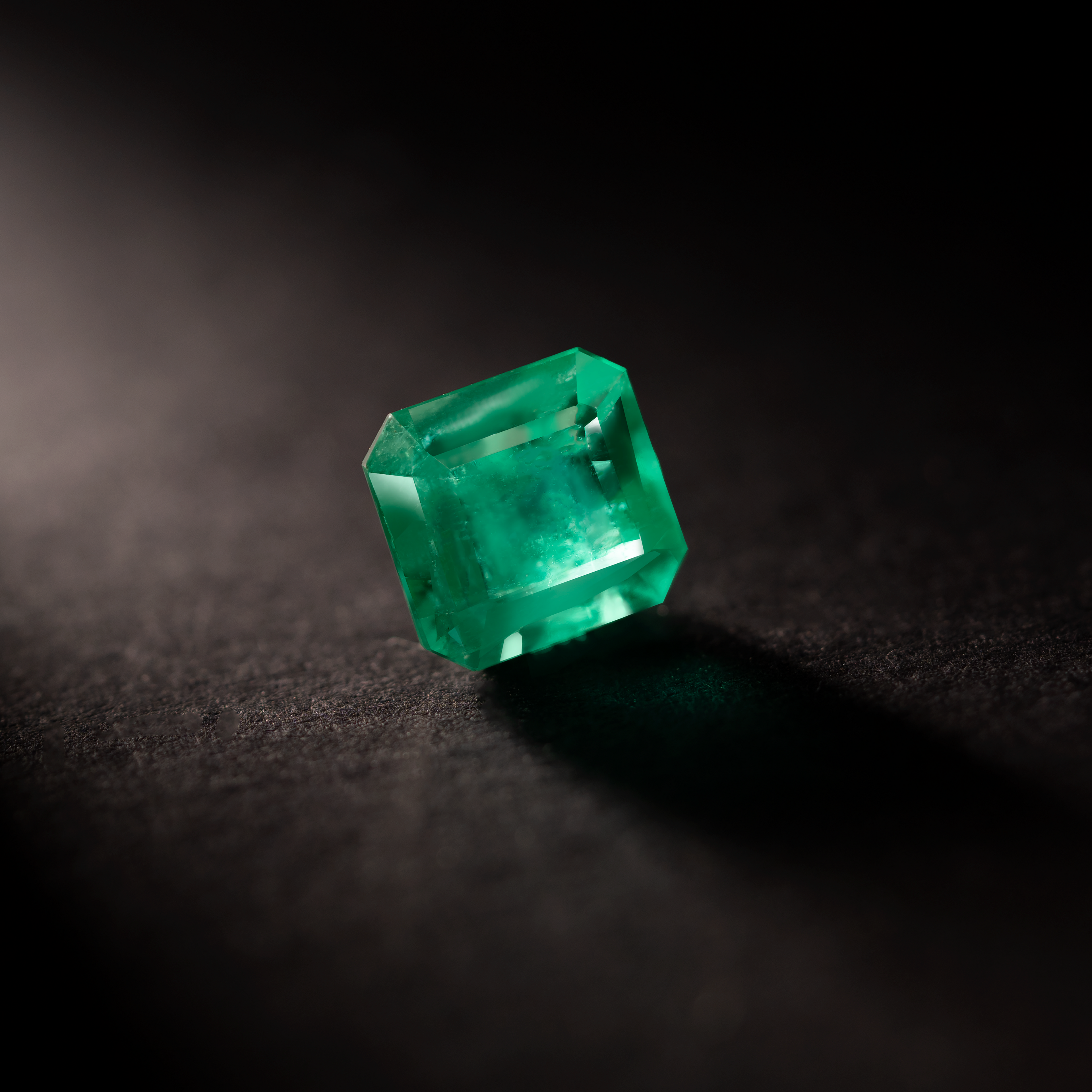 Emerald Natural Colored Gemstone Vivid Green Emerald 2.24 CT