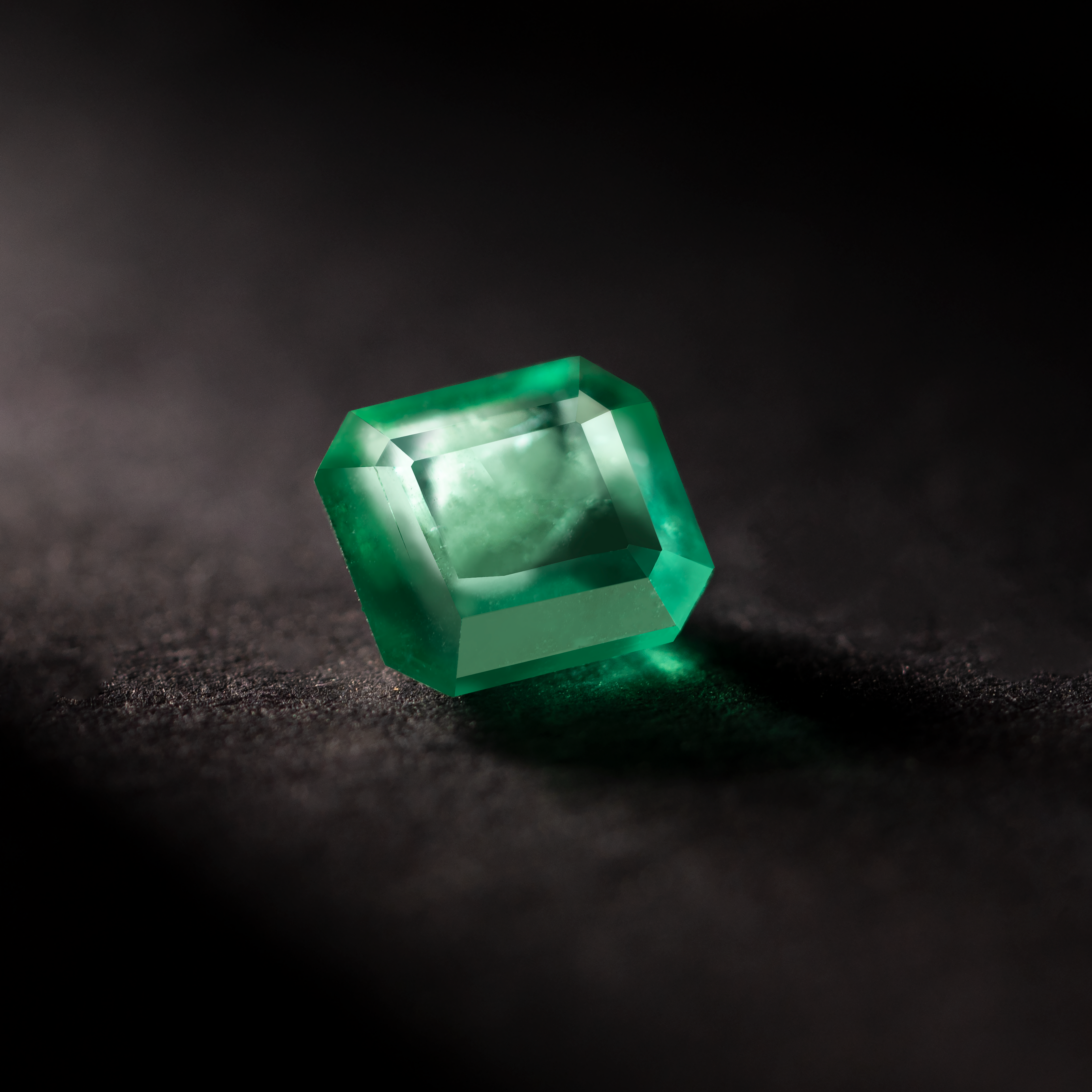 Emerald Natural Colored Gemstone Vivid Green Emerald with Slight Oiling 1.18 CT