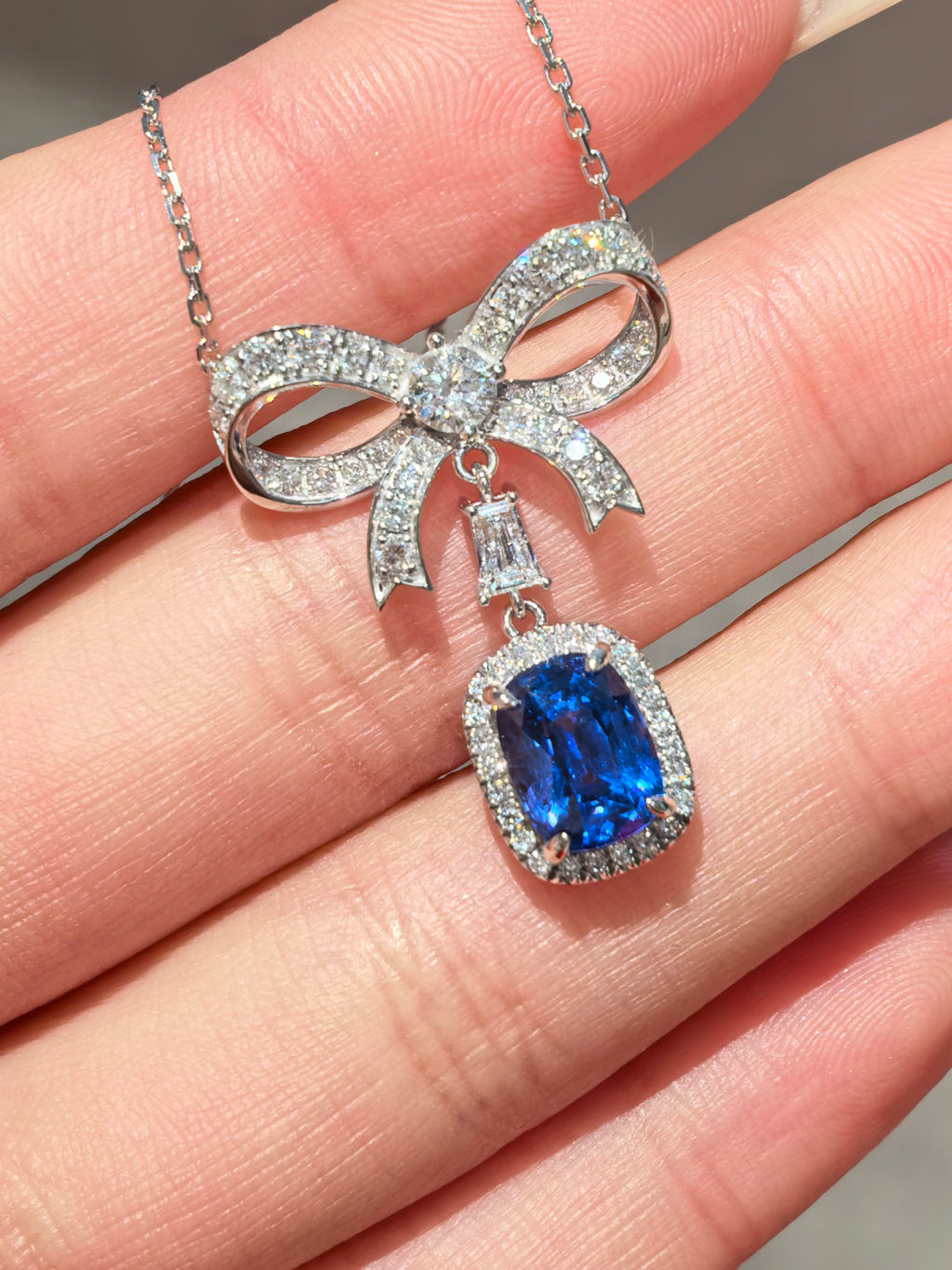 18K Gold Sapphire Necklace