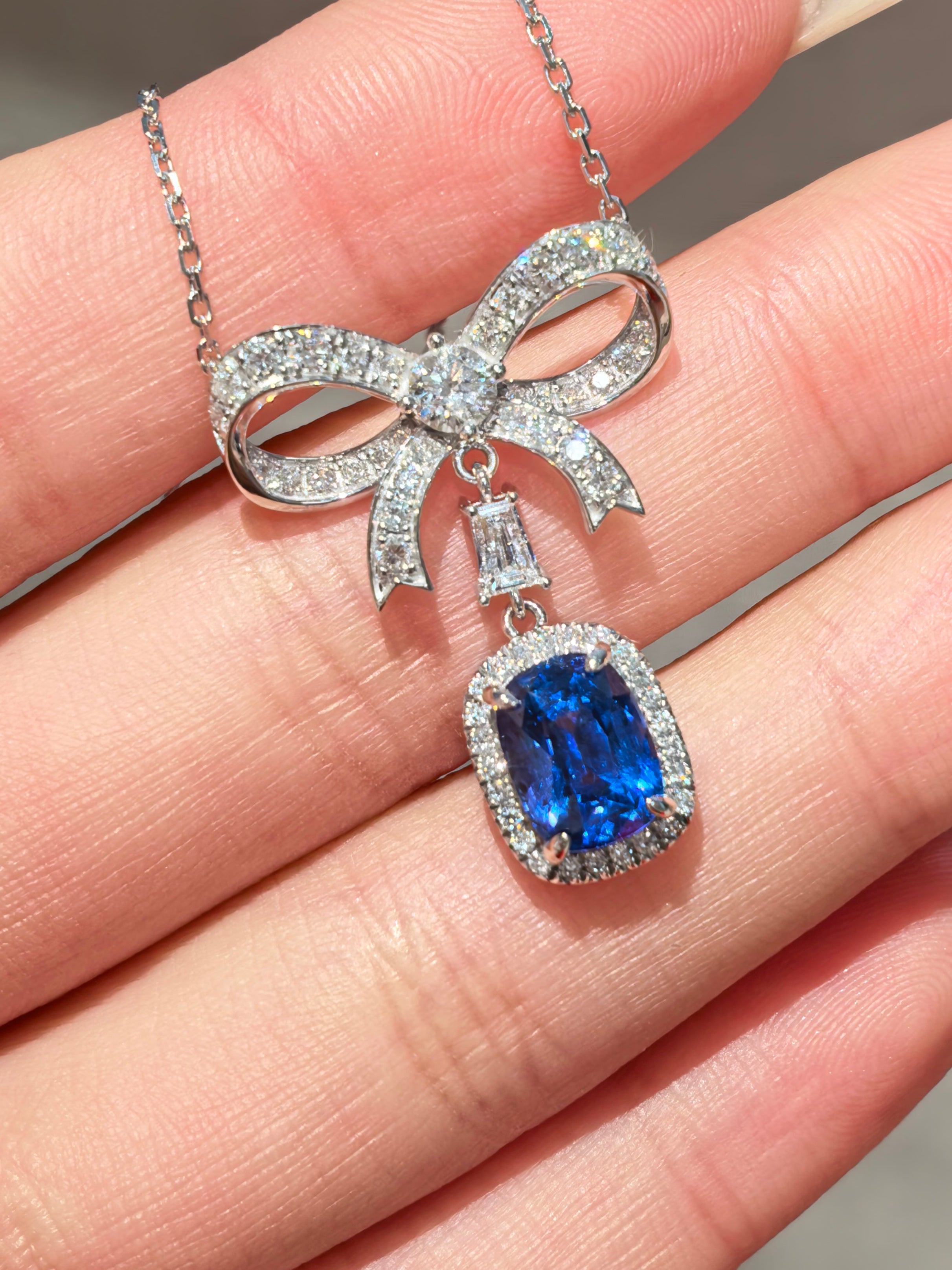 18K Gold Sapphire Necklace
