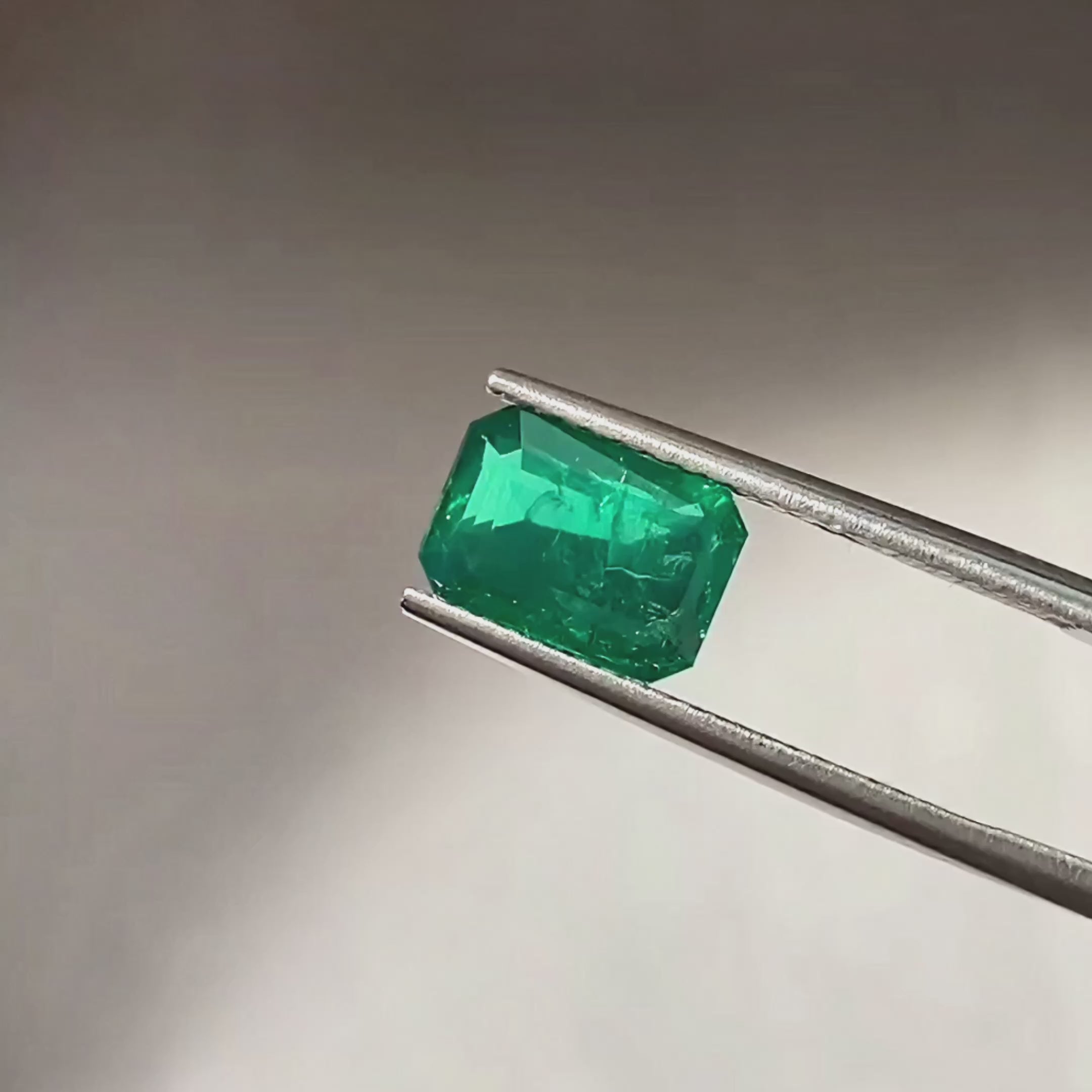 Natural Colored Gemstone Emerald 1.95 CT