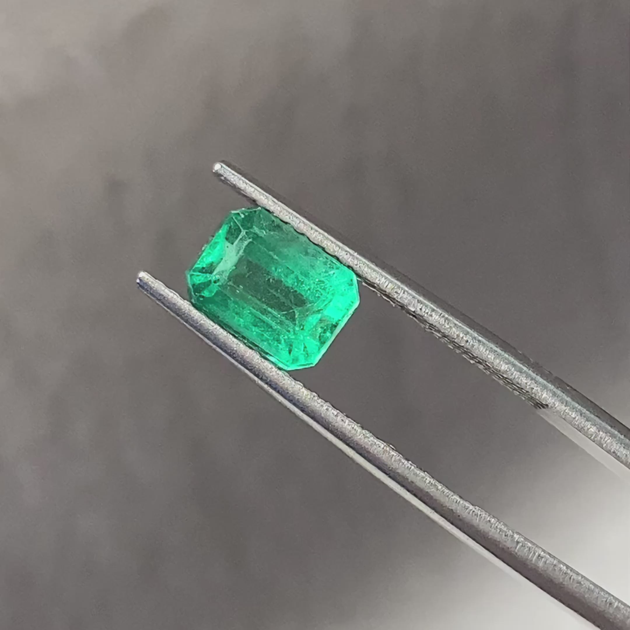 Emerald Natural Colored Gemstone Vivid Green Emerald with Slight Oiling 1.43 CT