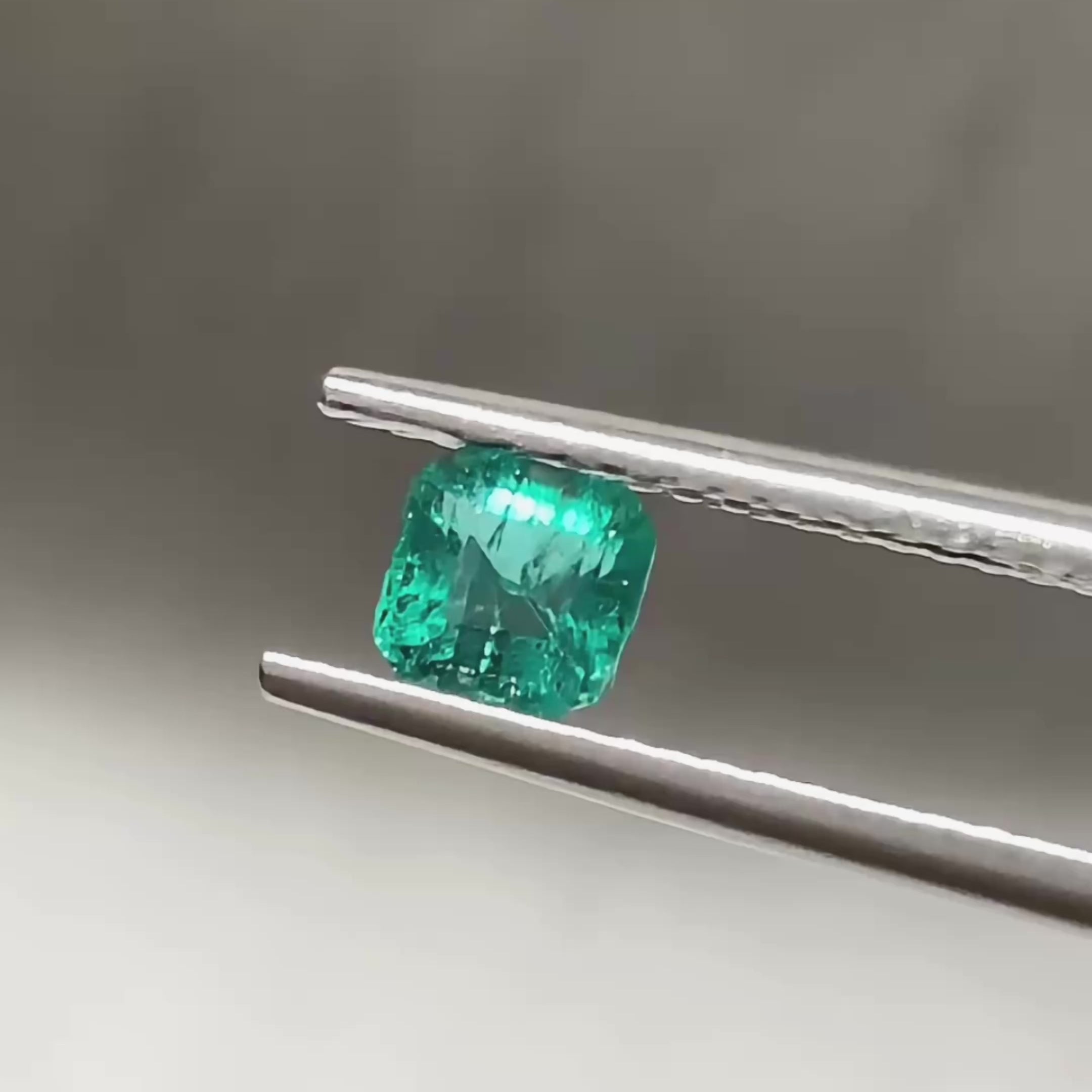 Emerald Natural Colored Gemstone Emerald 0.5 CT