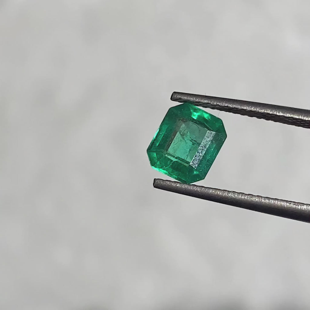 Rectangular Natural Emerald Gemstone Muzo Vivid Green 1.53 CT