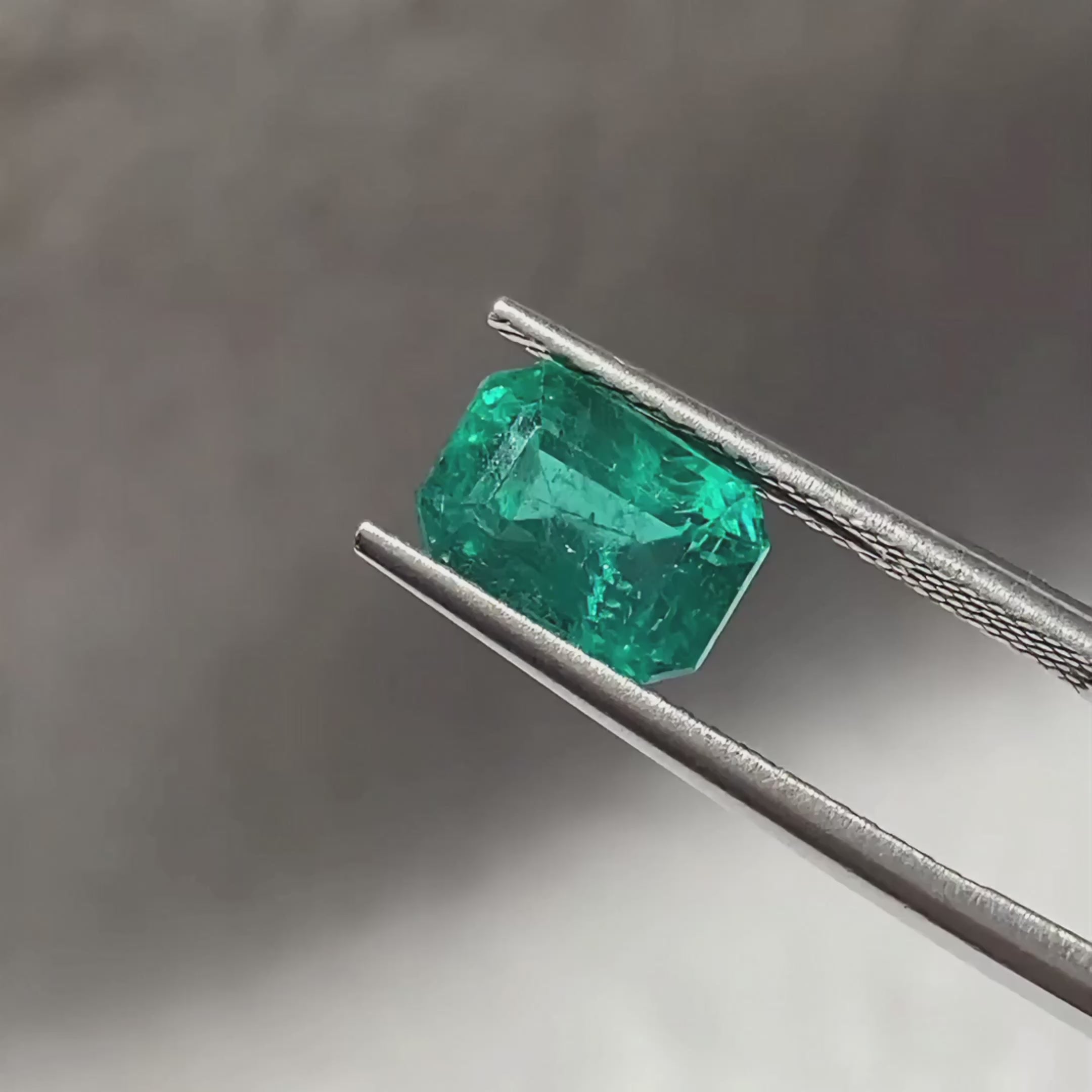 Emerald-cut Natural Colored Gemstone Muzo Green Emerald 2.85 CT