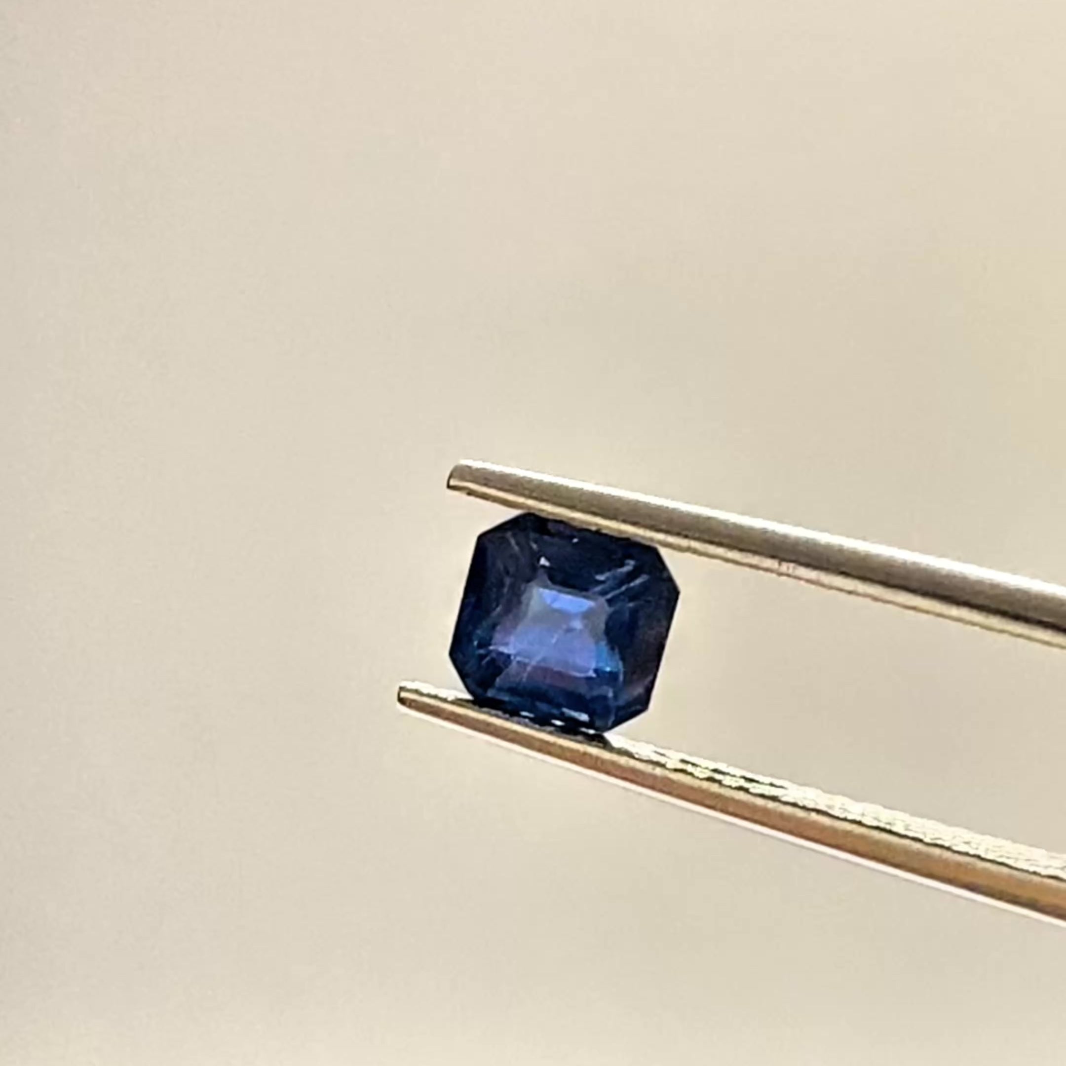 Emerald Natural Colored Gemstone Peacock Blue Sapphire 1.22 CT