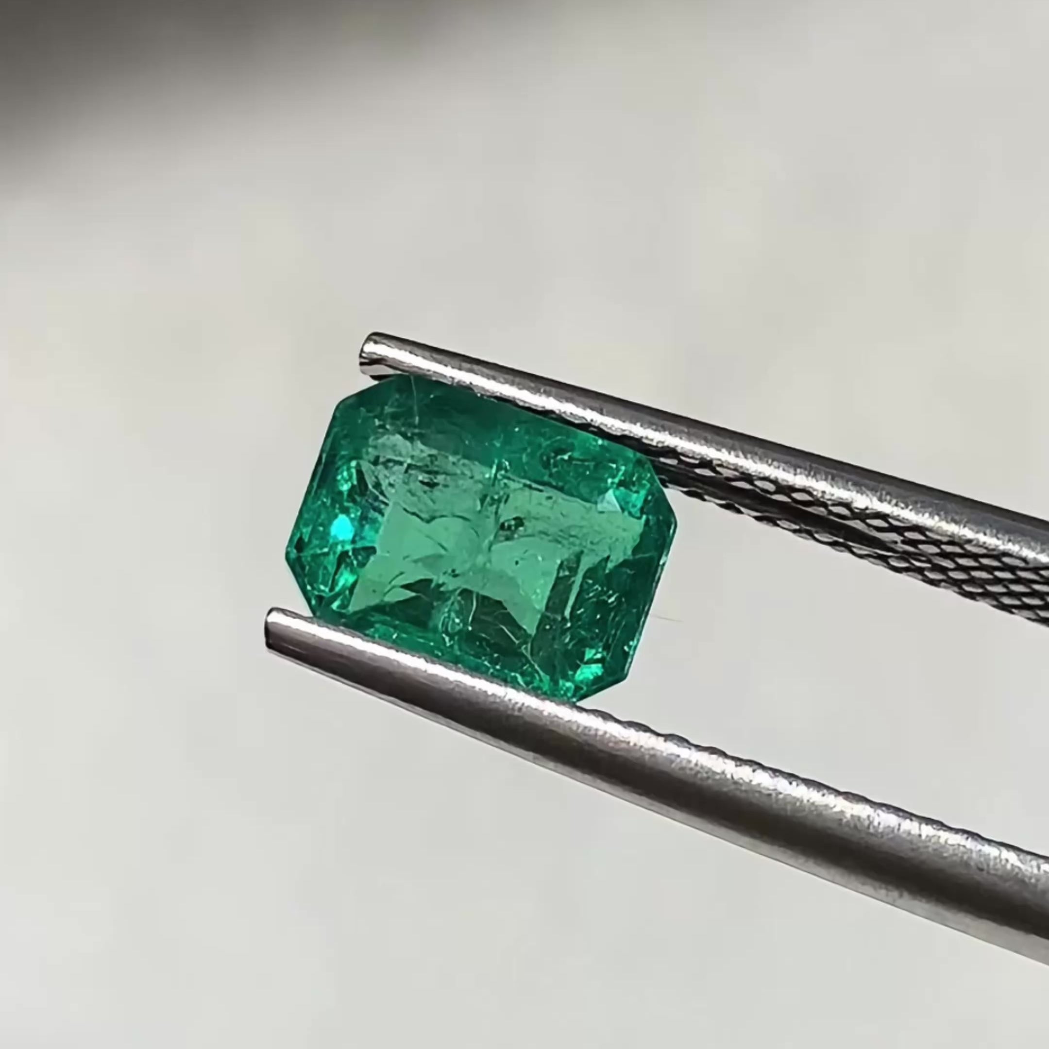 Emerald Natural Colored Gemstone Muzo Green Emerald 2.22 CT